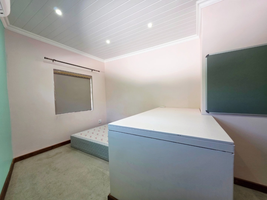 5 Bedroom Property for Sale in Langenhovenpark Free State